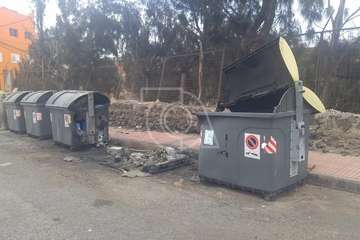 Varios contenedores arden de madrugada en el barrio Ponce (Telde)/TA.